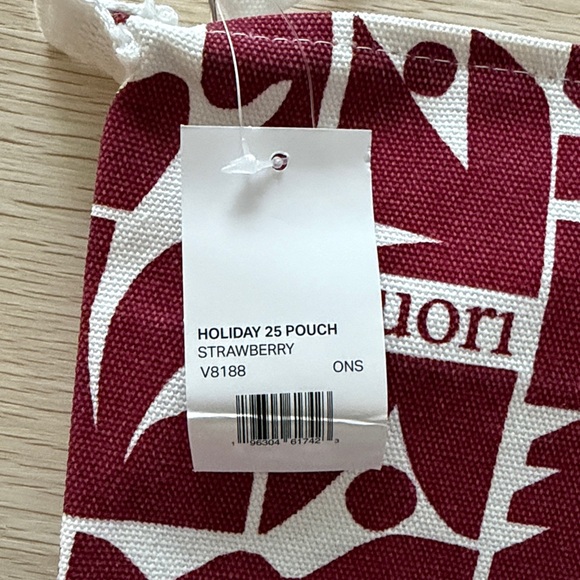 Vuori Limited Edition Graphic Cosmetic Bag - Picture 6 of 6